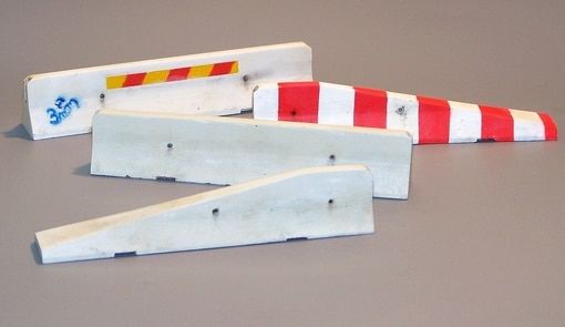 PLS4042 - 4 miniatuur vangrails om te schilderen voor diorama met een totale lengte van 32cm - 1
