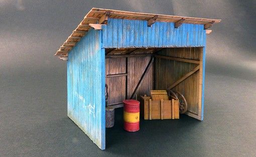 PLS442 - Houten hut met miniatuuraccessoires om te monteren en te schilderen afmetingen 14 x 7;5 cm hoogte 11 cm - 1