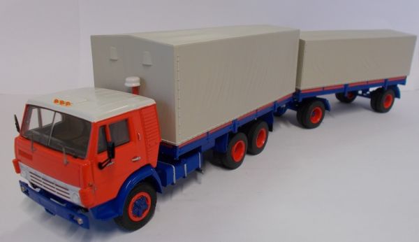PRXPCL47054 - KAMAZ 53212 6x4 dekzeildrager met boordwanden en aanhanger - 1