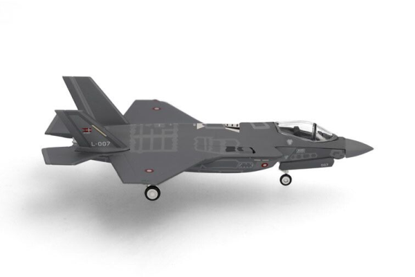HER573603 - LOCKHEED Martin F-35A Lightning II Koninklijke Deense Luchtmacht Eskadrille 727 Skydstrup Air Base - 1