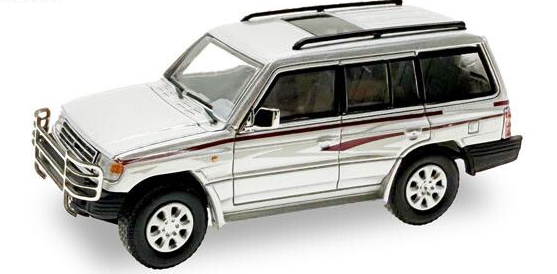 HER87MC000042 - MITSUBISHI Pajero zilver - 1
