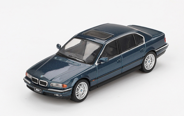 MGT00894-L - BMW 750 IL E39 Sorrento blauw metallic 1998 - 1