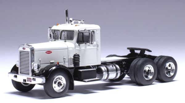 IXO-U64TR003 - PETERBILT 281 6x4 1955 Wit met zwarte spatborden - USA EDITIE - 1