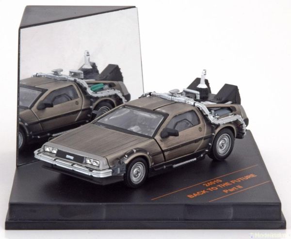 VIT24010 - Delorean DMC 12 wegpositie uit de film Back to the Future II - 1
