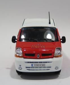 ELI114402 - RENAULT Master - Cirque Arlette GRUSS 2011 rood