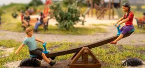 NOC13400 - Schommelstoel met microbeweging - 5,6 x 4,5 x 5,5 cm