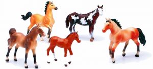 NEW05593C - Kavel van 4 paarden met een veulen