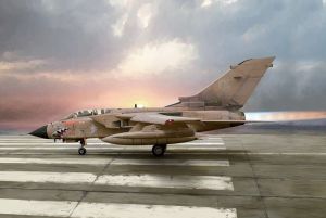 ITA1384 - Tornado GR.1 RAG gevechtsvliegtuig om in elkaar te zetten en te schilderen