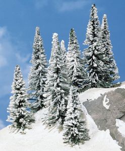 HEK2160 - 8 Besneeuwde sparren 5-7 cm