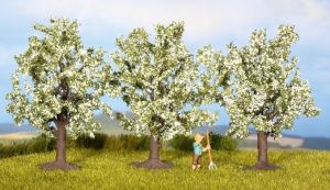 NOC25511 - 3 Bloeiende fruitbomen wit 4;5 cm