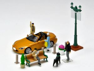 TOM328292 - Hoekperceel 2 met oranje Honda S2000 en accessoires
