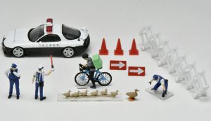 TOM328544 - Politiescène 2 met MAZDA RX-7 politieauto en accessoires