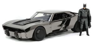 JAD33740 - Batmobile Chrome Black 2022 met de Batman-figuur