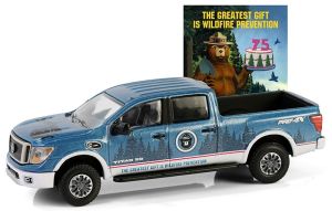 GREEN38070-F - NISSAN Titan XD PRO-4X 2019 blauw uit de SMOKEY BEAR serie in blisterverpakking