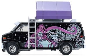 GREEN38080-C - GMC Vandura custom campervan uit 1978 met daktent uit de THE GREAT OUTDOORS-serie, nog in de originele verpakking.