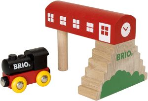 BRIO33615 - Treinstation met Locomotief