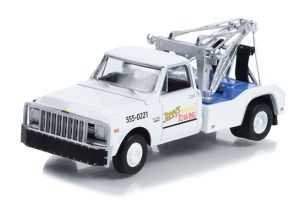 GREEN44965-B - CHEVROLET C-30 Dually Wrecker JERRYS Towing 1969 uit de FALL GUY serie onder blister.