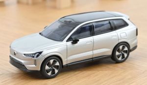 NOREV870081 - VOLVO EX90 2024 Zilver
