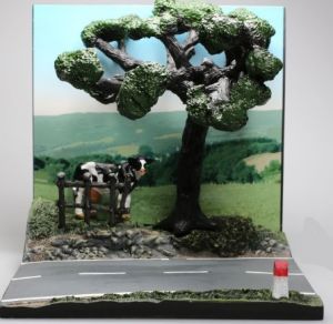 AKI0127 - Diorama landweg met boom en koe