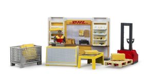 BRU62251 - DHL depot winkel met pallet en pakket trekker