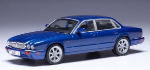 IXOCLC588N.22 - JAGUAR XJ8 1998 Blauw