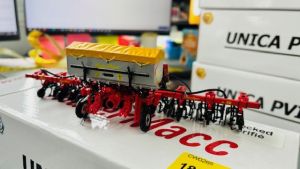 CW0265 - MaterMacc-schoffelmachine met zilveren bak
