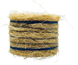 CW0272 - Ronde strobaal met blauw touw - Diameter: 4,8 cm x Breedte: 3,6 cm