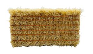 CW0280 - Vierkante strobaal met oranje touwtje - 7,8 x 3,7 x 2,8 cm
