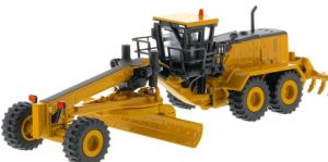 DCM85539 - CATERPILLAR 24M motorgrader in doos