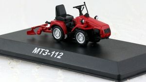G1825113 - WIT RUSLAND MTZ-112 1986-1992 met grondgereedschap