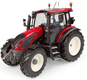 UH6293 - VALTRA G135 Rood Gelimiteerd tot 750 exemplaren