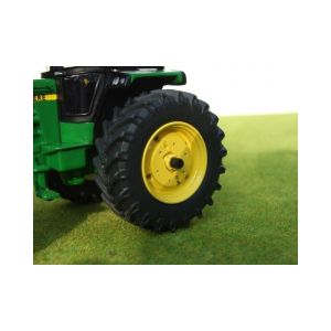 ART04415 - 2 JOHN DEERE wielgewichten diameter 19mm