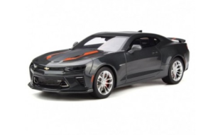 GT191 - CHEVROLET Camaro SS 50e verjaardag zwart en oranje
