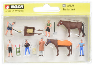 NOC15634 - Kavel van 2 paarden en 6 beeldjes