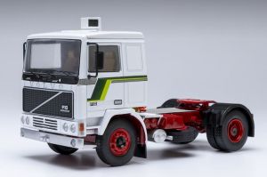 IXOTR228.22 - VOLVO F10 4x2 1983 Bianco e Verde