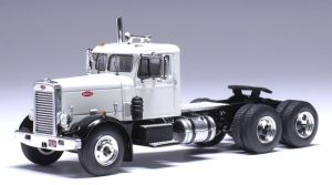 IXO-U64TR003 - PETERBILT 281 6x4 1955 Wit met zwarte spatborden - USA EDITIE