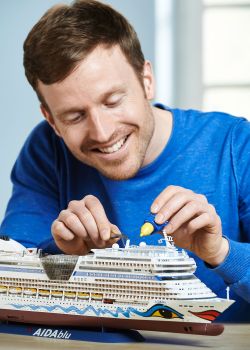 REV05230 - AIDAblu cruiseschip om in elkaar te zetten en te schilderen