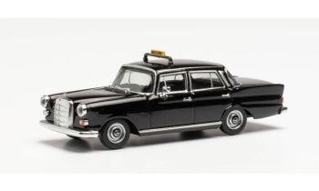 HER095686 - MERCEDES 200 Taxi zwart