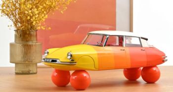 NOREV121581 - CITROEN SS 19 op ballen 1959 Oranje kleurenkaart