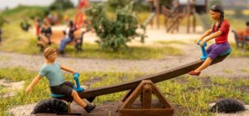 NOC13400 - Schommelstoel met microbeweging - 5,6 x 4,5 x 5,5 cm