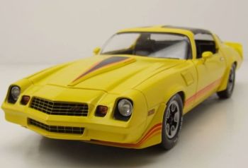 GREEN13690 - 1980 CHEVROLET Camaro Z28 met geel schuifdak met rode strepen