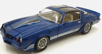 GREEN13691 - 1980 CHEVROLET Camaro Z28 met blauw schuifdak met zwarte strepen
