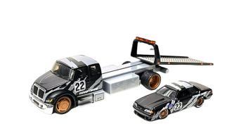 MST15055MJBKS - INTERNATIONAL Durastar Flatbed 1988 met FORD Mustang LX #22 - TOYO TIRES in blisterverpakking