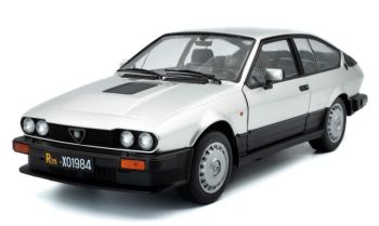 SOL1802307 - Alfa Romeo GTV6 uit 1984, zilverkleurig.