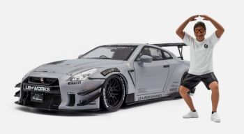 SOL1805821 - Nissan GT-R 2024 Grijs met Liberty Walk Body Kit 2.0