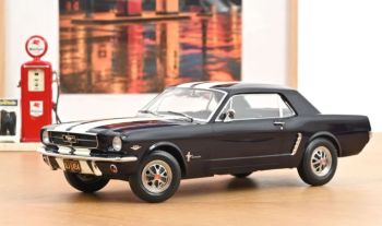 NOREV182805 - Ford Mustang Coupé de 1966, color Night Mist Metallic.