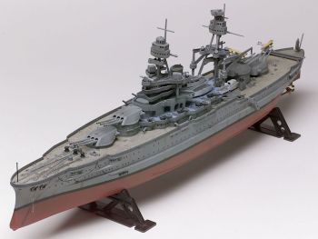 REV10302 - USS Arizona Battleship om in elkaar te zetten en te schilderen