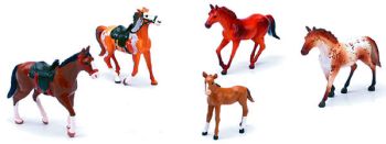 NEW05593B - Kavel van 4 paarden en 1 veulen