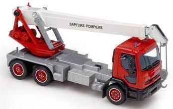 SOL3178 - RENAULT Premium brandweerman met kraan Schaal: 1/50