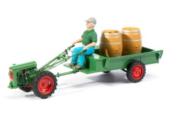 SCH8952 - HOUDER helmstok met aanhanger een figuur en twee lopen